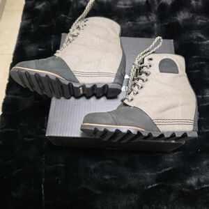 Sorel Women's Lace Up Boots - Gray and Black